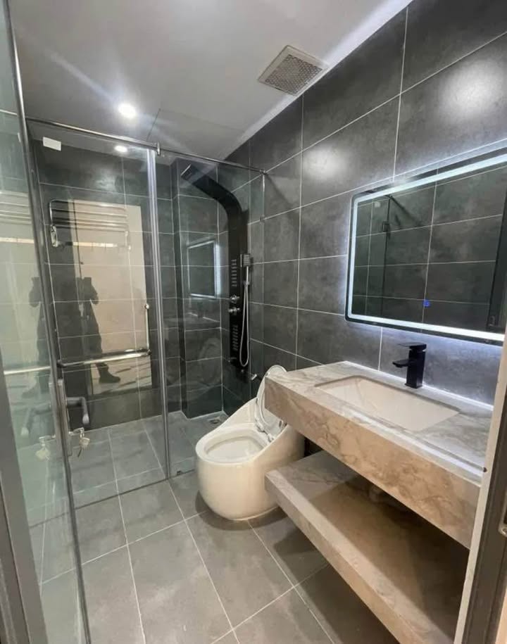 FrontHouse 4 Tầng mặt tiền Hoàng Quốc Việt, Sơn Trà 80m² giá 12.6 tỷ - Nhà siêu VIP thang máy, nội thất xịn xò!