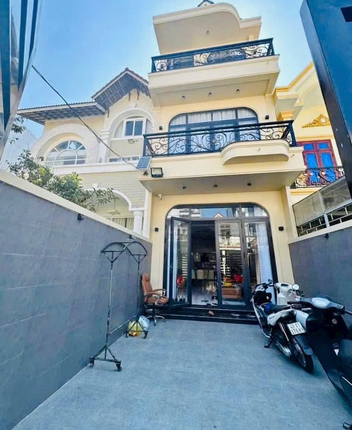 Nhà mới đẹp tại Phường 9, Đà Lạt 121.38m² giá 10.5 tỷ - Sẵn sàng vào ở!