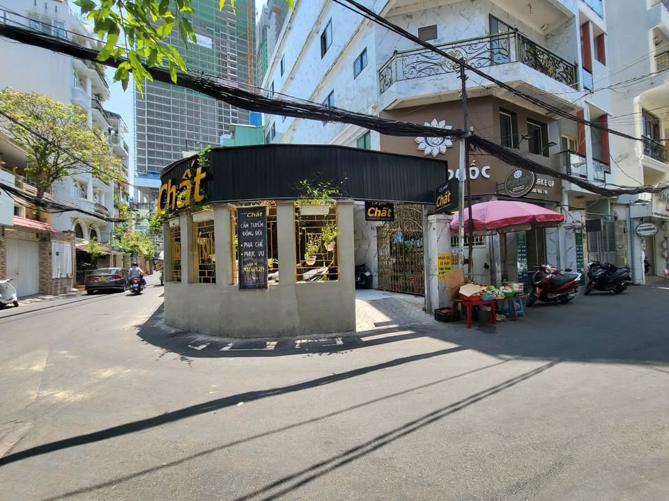 Tòa nhà góc 2 mặt tiền Nguyễn Trãi, Quận 1, 250m² giá 68 tỷ - Dòng tiền khủng!