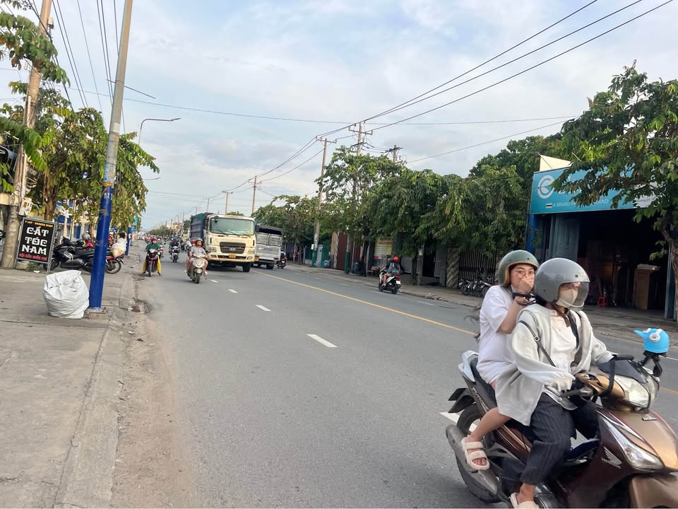 Nhà mặt tiền DT743B Tân Đông Hiệp Dĩ An 144m² giá 6.8 tỷ - Đầu tư sinh lời ngay!