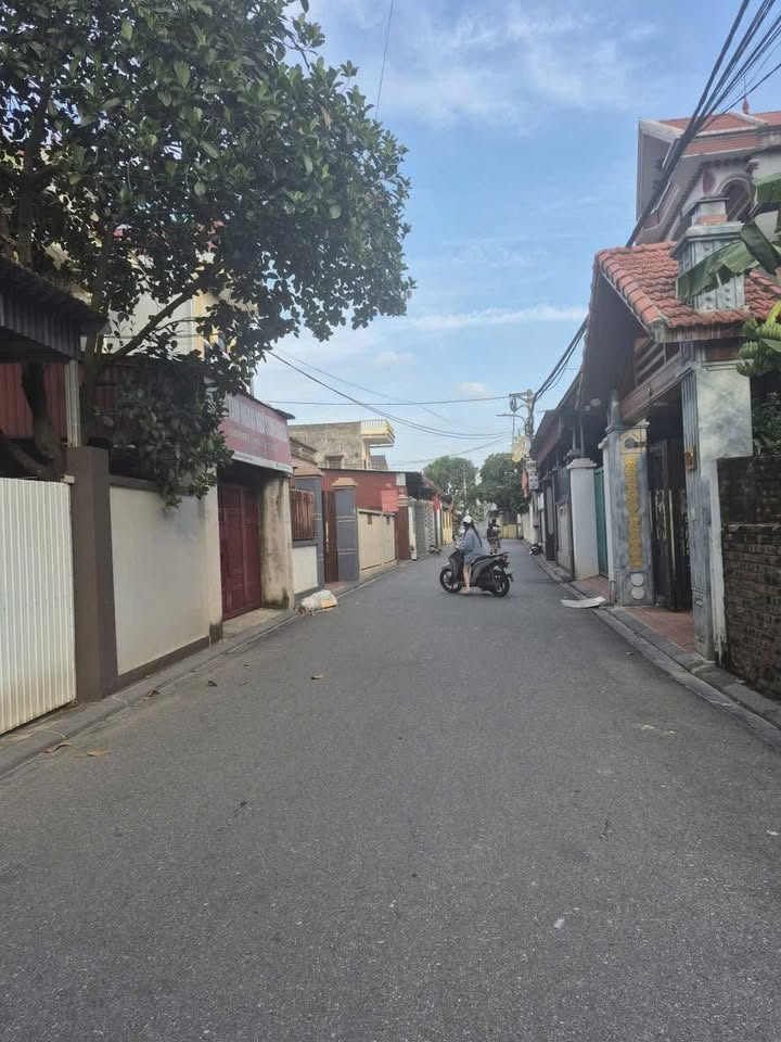 Nhà mặt đường Nguyên Khê Đông Anh 96m² giá 8 tỷ - Kinh doanh lý tưởng!