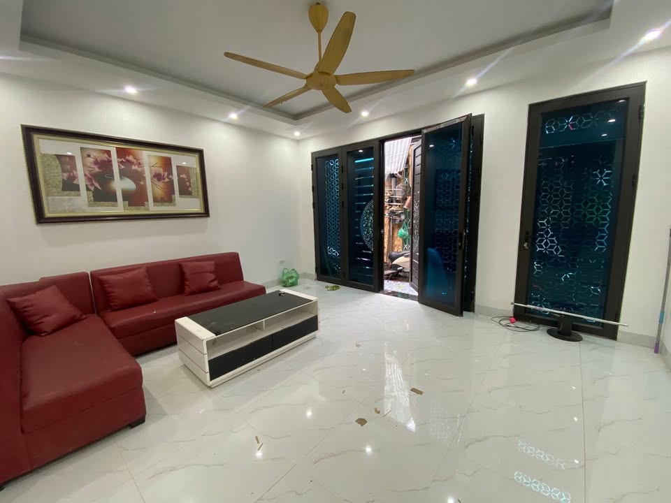 Nhà 2 tầng Định Công 50m² giá 2 tỷ - Pháp lý rõ ràng, thiết kế hiện đại!