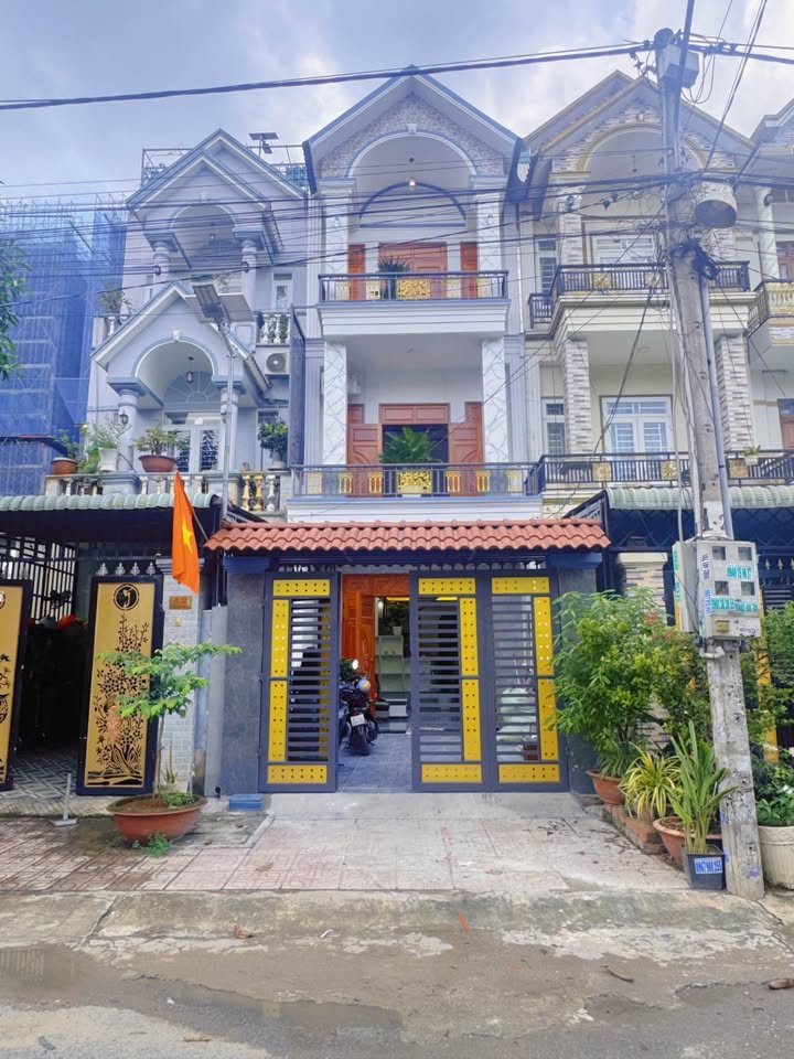 Nhà riêng Dĩ An 90m² giá 6.2 tỷ - Thiết kế hiện đại, nội thất cao cấp!