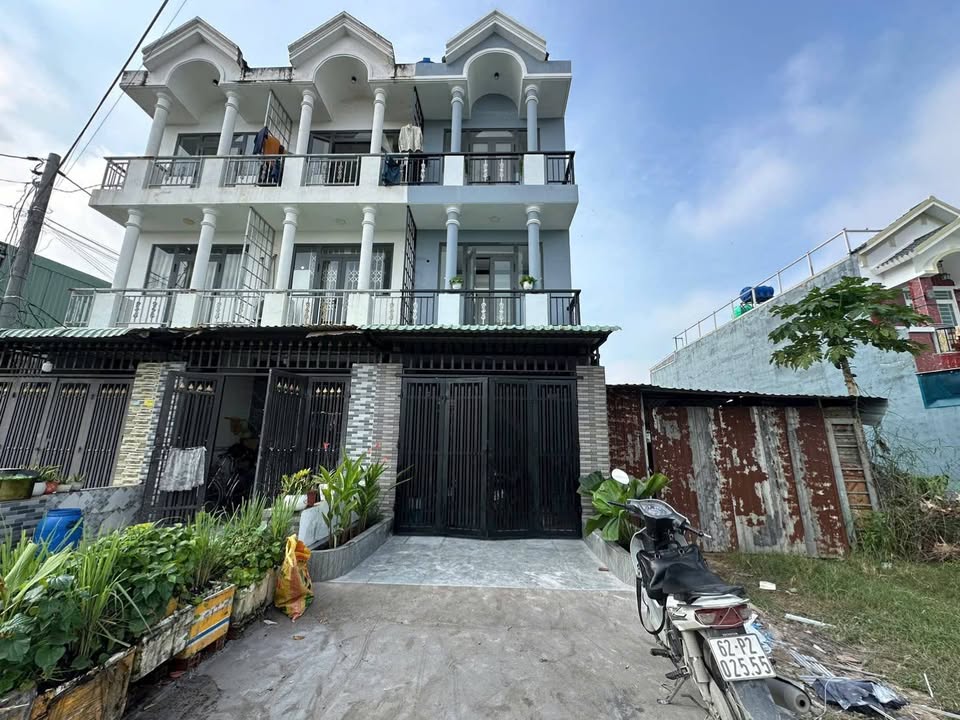 Nhà bán chính chủ tại xã Mỹ Hạnh, huyện Đức Hòa, 43m² giá 1.38 tỷ - Mặt tiền đường nhựa kinh doanh sầm uất!