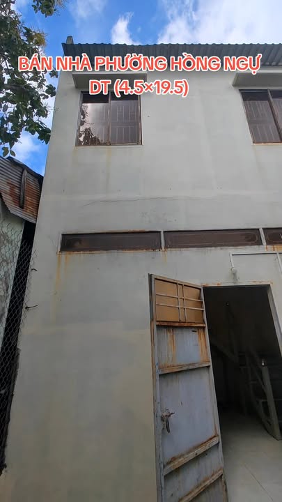 Nhà bán gác lửng Đường Hoàng Việt, Hồng Ngự, 87m² - Tiện nghi đầy đủ xung quanh!