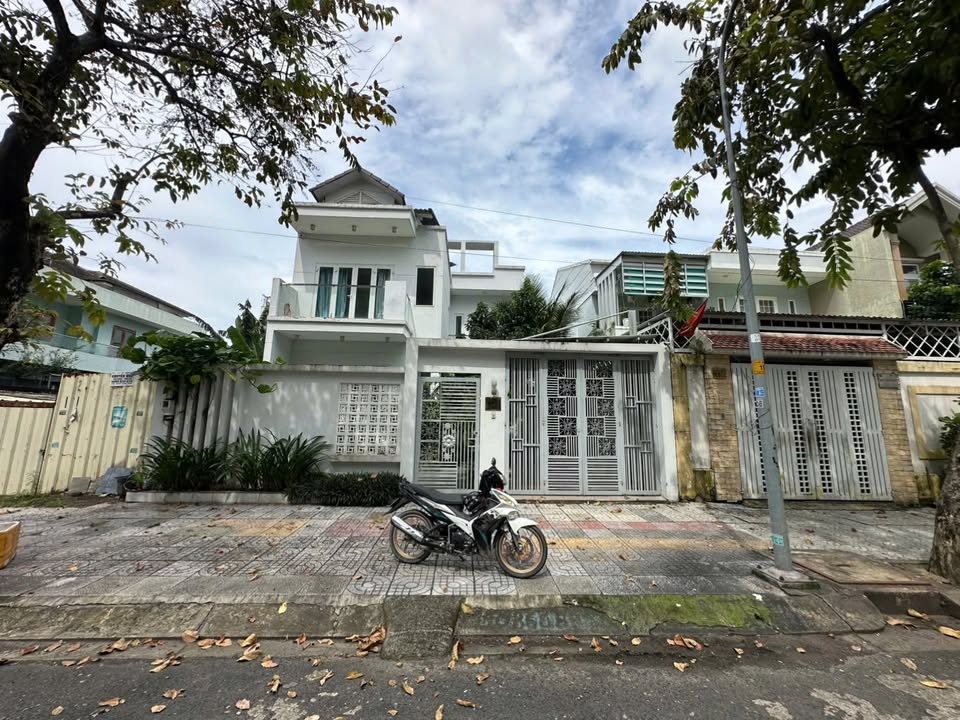 Townhouse Hiệp Bình Phước Thủ Đức 233m² giá 15.5 tỷ - Bán gấp, view công viên!