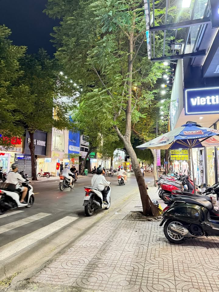 Nhà phố quận 3, 52m² giá 9.98 tỷ - Vị trí kinh doanh đắc địa!