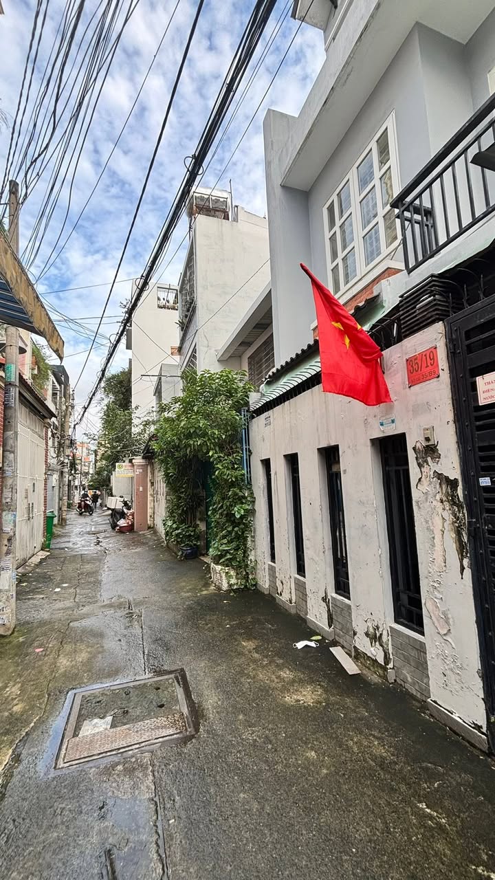 Nhà riêng Bình Thạnh 85m² giá 7.6 tỷ - Hẻm an ninh, cách mặt tiền chỉ 50m!