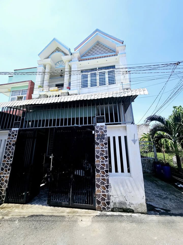 Nhà bán trệt lầu đường Hà Huy Giáp, Dĩ An 104m² giá 5 tỷ - Vị trí đẹp, gần chợ!