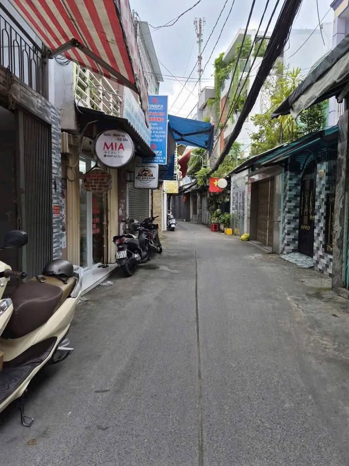 Nhà bán HXH Bùi Minh Trực P5 Q8 36m² giá 4.1 tỷ - Tiện ích tuyệt vời, xe hơi vào tận nhà!