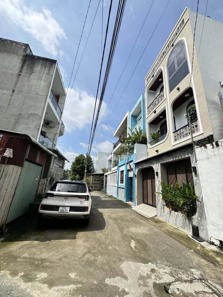 Nhà riêng Phú Hữu Thủ Đức 50.5m² giá 4.45 tỷ - Hẻm ô tô 5m