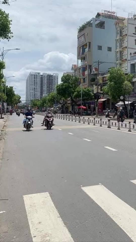 Nhà đẹp Bình Chánh 240m² giá 5.8 tỷ - Đầu tư sinh lời ngay!