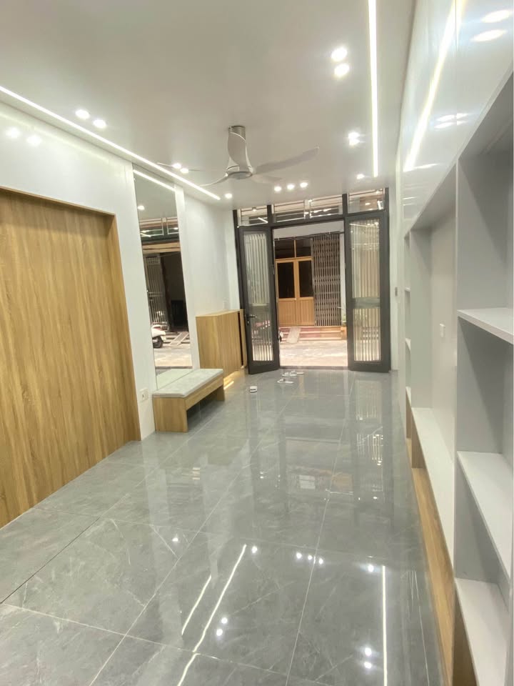 Nhà 4,5 tầng tại phường Trần Lãm, Thái Bình, 50m² - Gần công viên, không gian thoáng đãng!