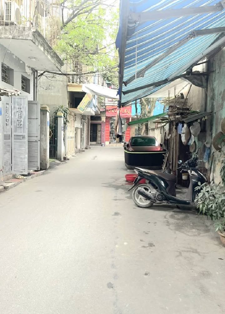 Đất tặng nhà cấp 4 tại phố Hà Cầu, Hà Đông - Diện tích 32m², giá thỏa thuận!