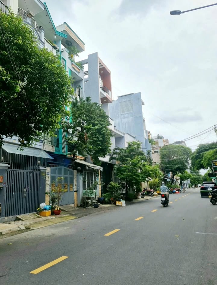 Nhà mặt tiền Tân Phú 80m² giá chỉ 10 tỷ - Đầu tư sinh lời ngay!