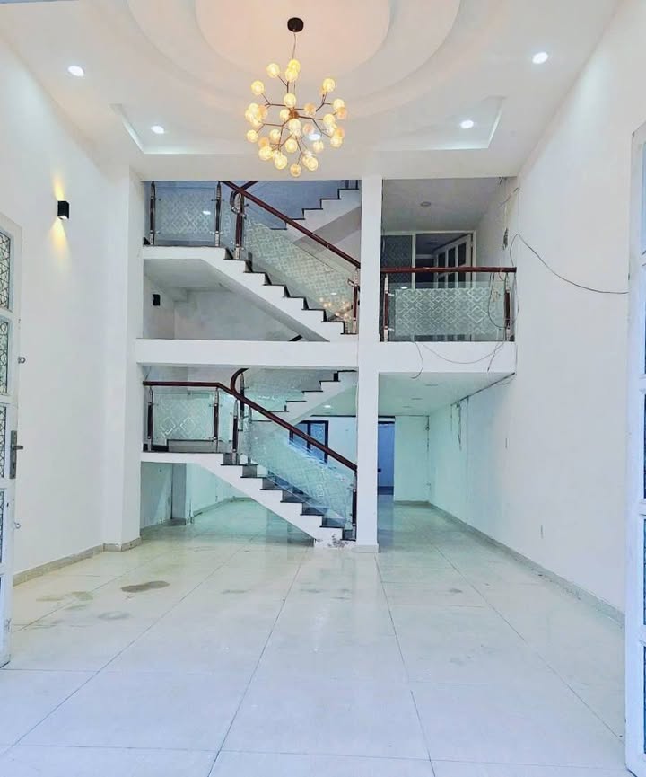 Nhà 2 tầng Tân Thới Nhất 200m² giá 13 tỷ - Kinh doanh hoặc làm văn phòng lý tưởng!