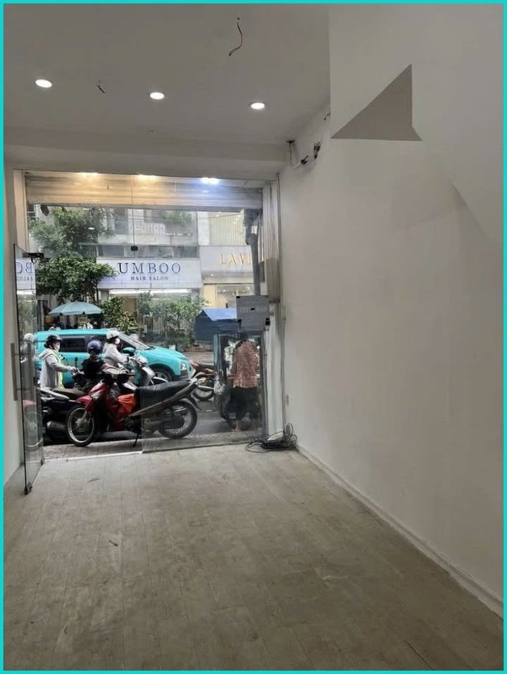 Nhà cho thuê hẻm thông Võ Văn Tần, Quận 3, 18m² giá 21 triệu - Vị trí đắc địa, thuận tiện kinh doanh!