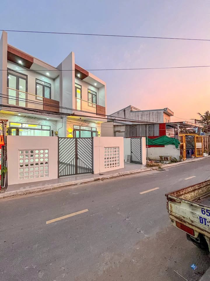 Nhà phố 1 lầu mới 99% tại đường Làng Hoa Kiểng Bà Bộ, 55m² giá 2.55 tỷ - Cơ hội đầu tư tuyệt vời!