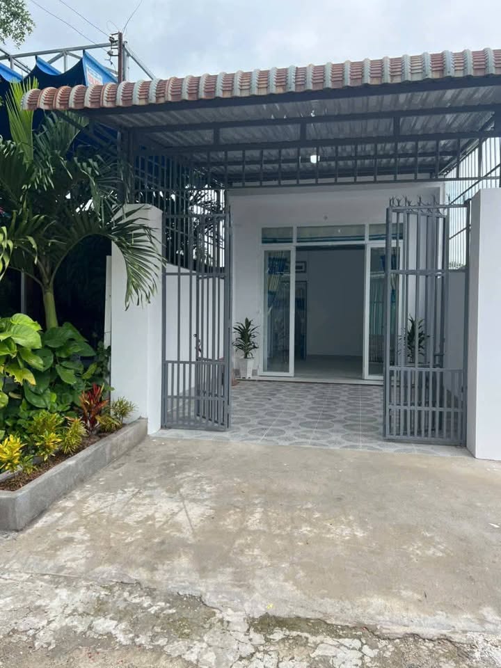 Nhà riêng hẻm 42 Nguyễn Văn Linh, Long Hoa, 114m² giá 950 triệu - Ngay khu dân cư sầm uất!