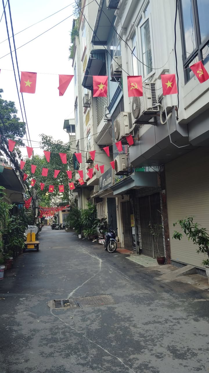 Nhà phố 4 tầng Khương Đình 45m² giá 7.9 tỷ - Kinh doanh sầm uất, an ninh tốt!