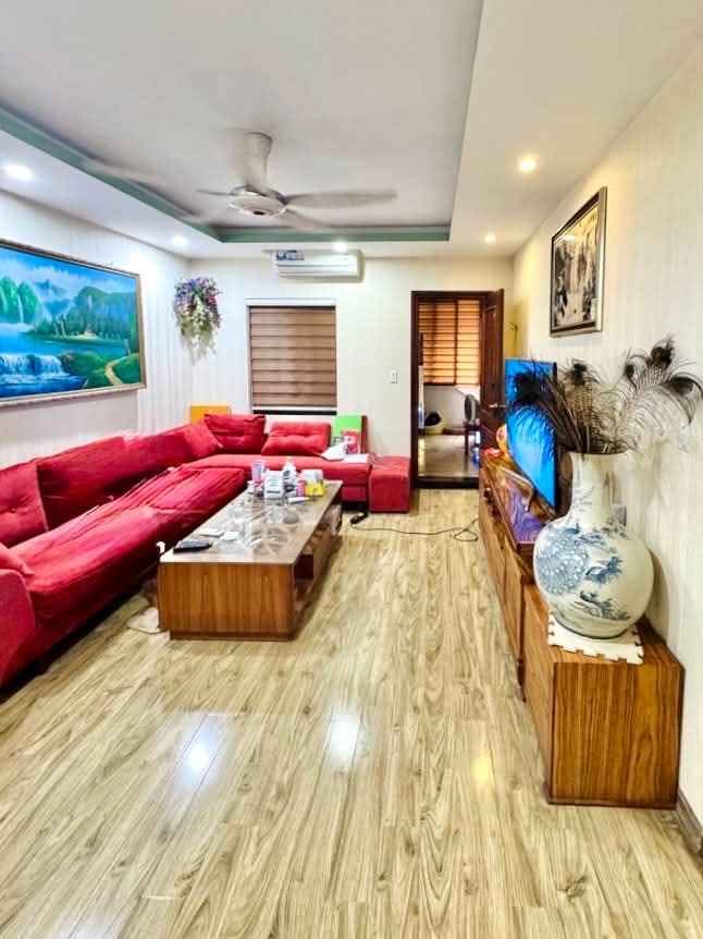 Căn hộ Tập thể Ban TCQTTW Ba Đình 55m² giá 6 tỷ - Sổ đỏ chính chủ, tiện ích đầy đủ!