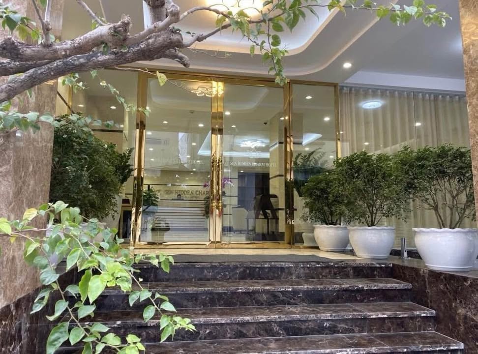 Tòa nhà 10 tầng Võ Chí Công, Tây Hồ 365m² giá 300 triệu - Kinh doanh khách sạn và căn hộ dịch vụ!