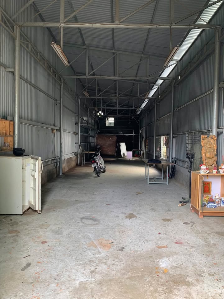 Cho thuê kho xưởng Đà Nẵng 300m² giá 12 triệu - Đường xe Container đi được!