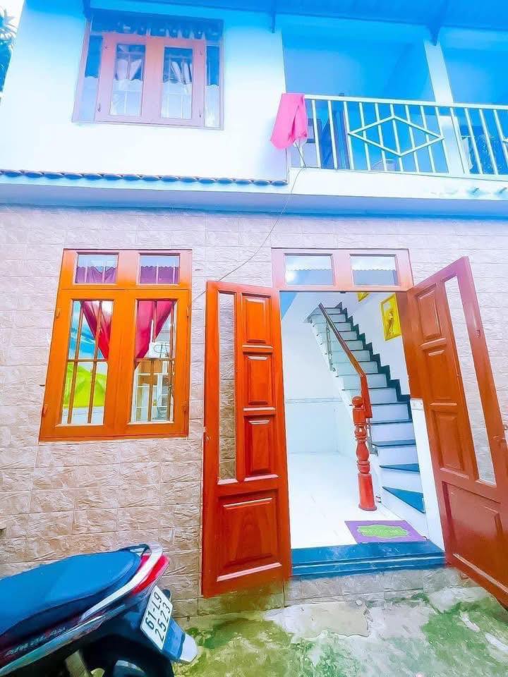 Nhà Sổ Chung Tân Đông Hiệp Dĩ An 30m² giá 999 triệu - Thiết kế tiện nghi, gần chợ, trường học!