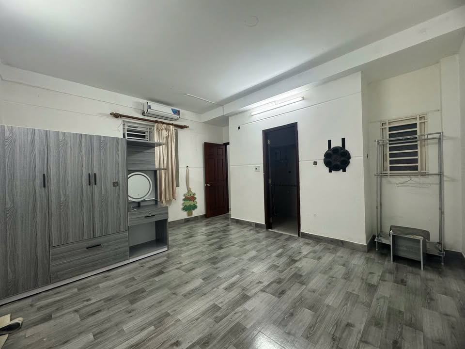Cho thuê nhà nguyên tầng 2 đường Nguyễn Văn Đậu, Bình Thạnh, 70m² - Giá chỉ 6 triệu/tháng!