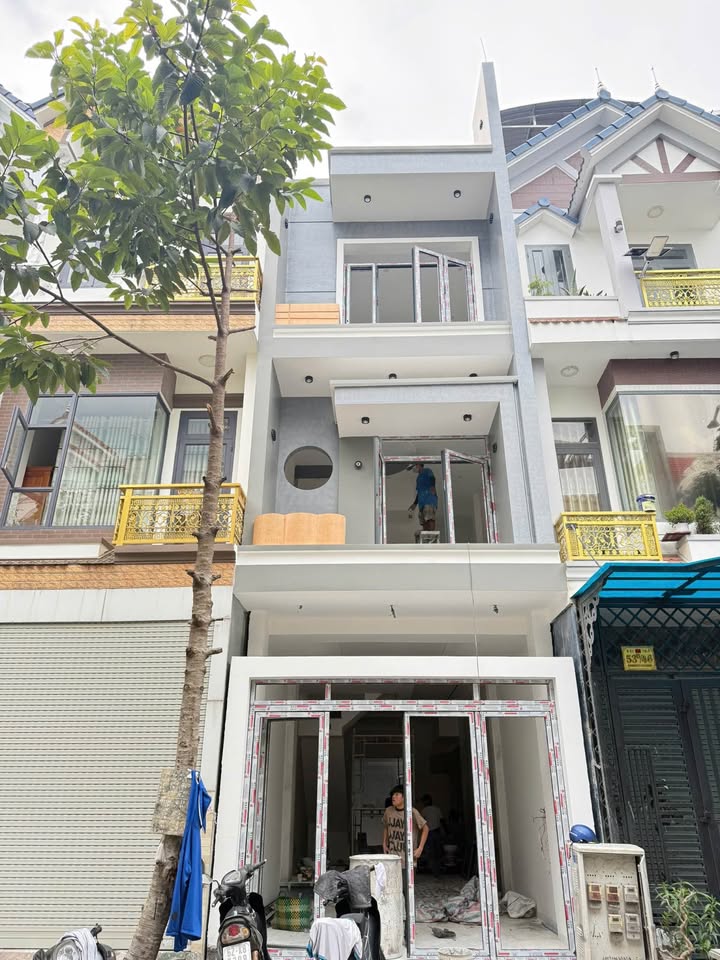 Nhà phố 64m² tại Phường An Phú, TP. Thủ Dầu Một giá 5.4 tỷ - Chính chủ, hoàn công đầy đủ!