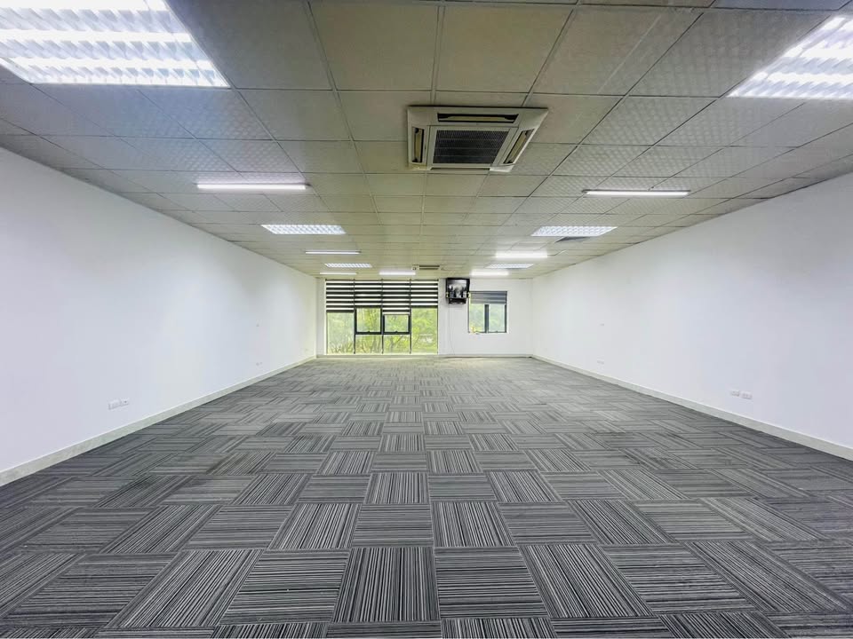 Văn phòng cho thuê tại Duy Tân, Cầu Giấy 130m² giá chỉ 27 triệu/tháng - Môi trường làm việc lý tưởng!