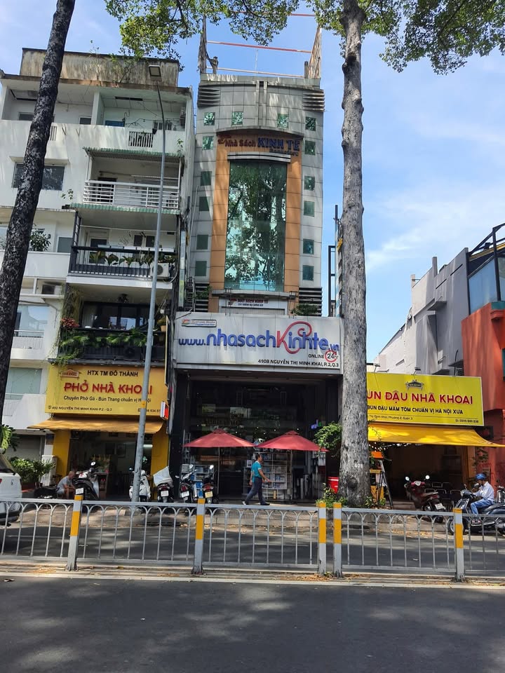 Tòa nhà mặt tiền Nguyễn Thị Minh Khai, Quận 3 diện tích 105m² giá 250 triệu - Cơ hội cho thuê hấp dẫn!