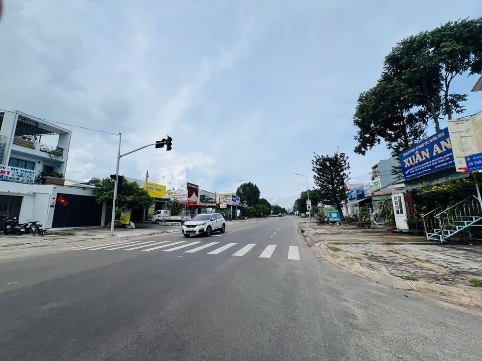 Bán nhà mặt tiền đường 19/4, Phan Thiết 200m² giá 12 tỷ - Kinh doanh sầm uất!