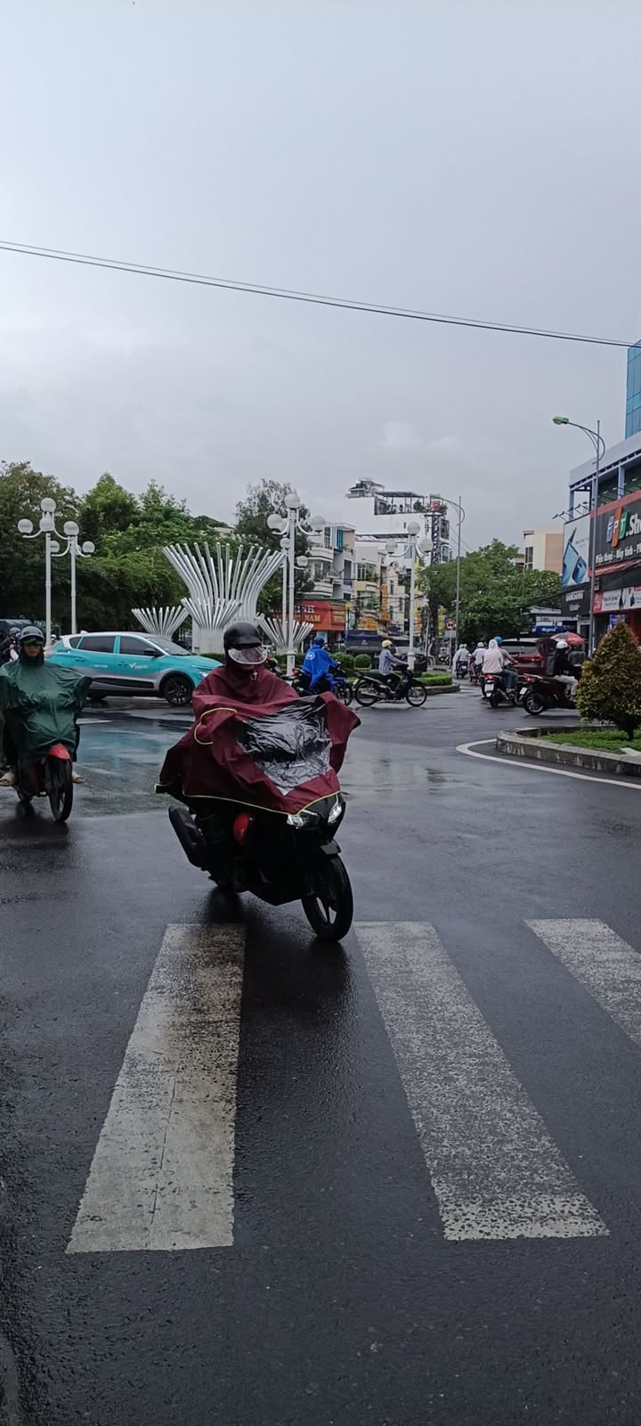 Nhà cho thuê 4 tầng mặt tiền đường 2/4 Nha Trang - Kinh doanh và sinh hoạt thuận lợi!