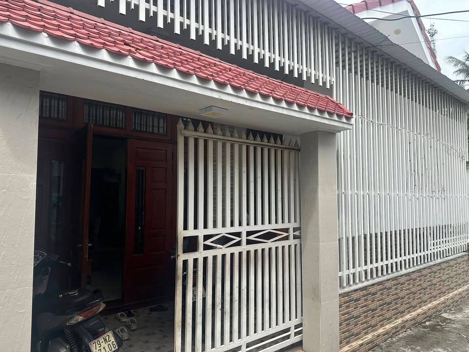 Nhà nguyên căn đẹp tại Lư Cấm, Ngọc Hiệp, Nha Trang 100m² giá 8 triệu - Full nội thất, ô tô vào tận nơi!