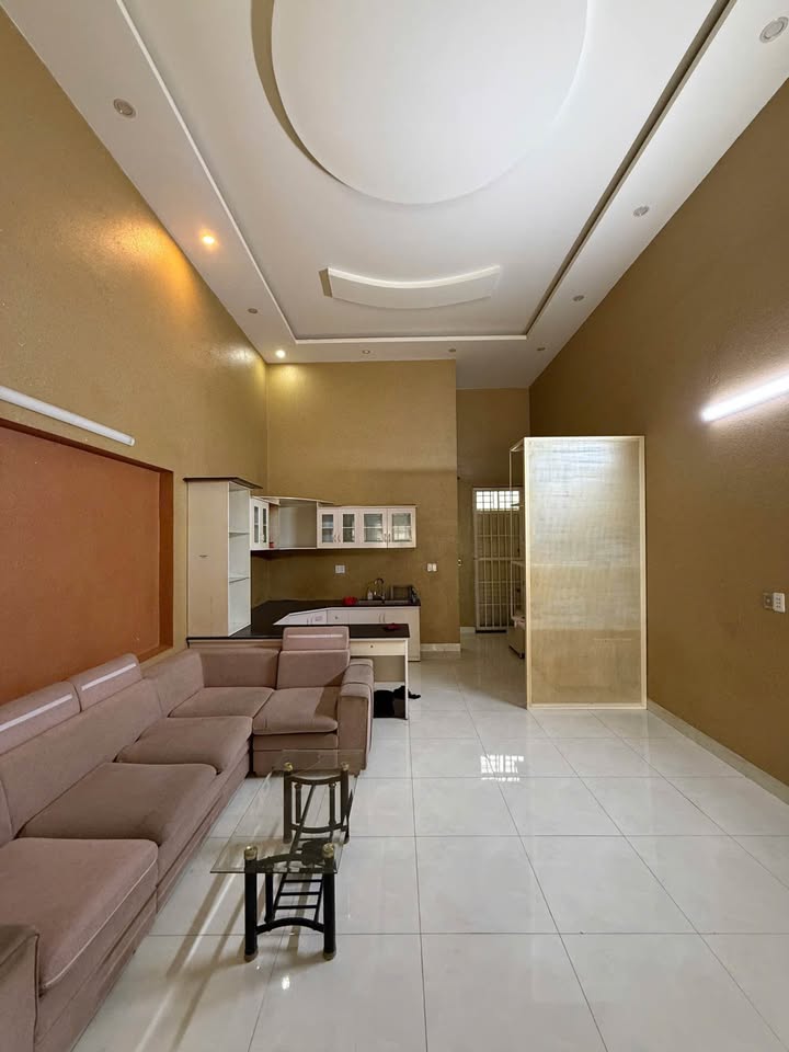 Nhà nguyên căn cho thuê tại hẻm 102A Nguyễn Tất Thành, 285m² - Vị trí trung tâm, giá thuê chỉ 8 triệu!