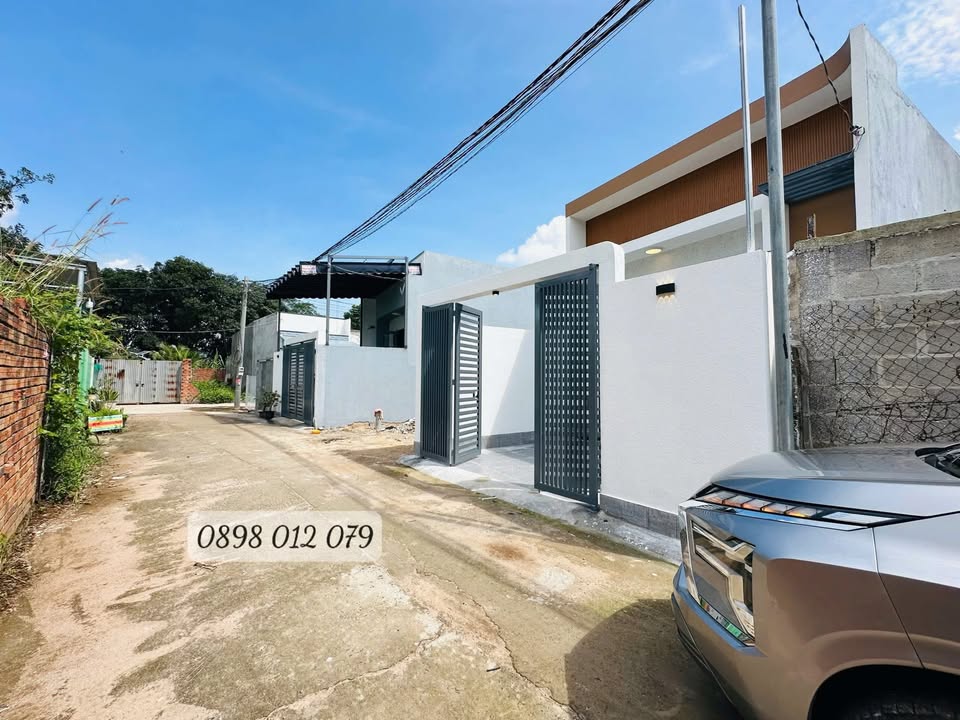 Nhà riêng Bàu Trâm, Long Khánh 100m² giá 1.45 tỷ - Thiết kế hiện đại, sổ đỏ chính chủ!