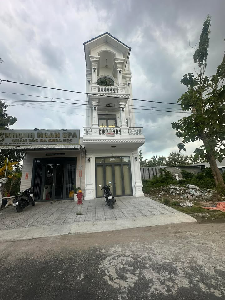 Nhà 2 Lầu Mới Xây Trung Tâm Thương Mại Phong Điền 75m² giá 3.99 tỷ - Nội thất mới tặng kèm!