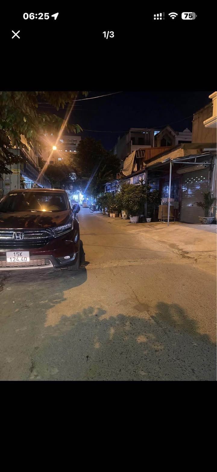 Nhà 4 Tầng Lô Góc Mặt Đường Văn Cao 81m² giá 13.5 tỷ - Cơ hội đầu tư tuyệt vời!