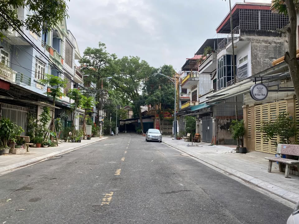 Nhà 3 tầng tại Liên Bảo, Vĩnh Yên, 91.5m² - Vị trí đắc địa, giá rất cần bán!