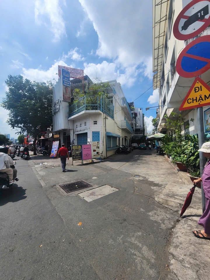 Nhà phố mặt tiền Lê Văn Sỹ, Quận 3, 90m² giá 36 tỷ - Vị trí đắc địa, kinh doanh thuận lợi!