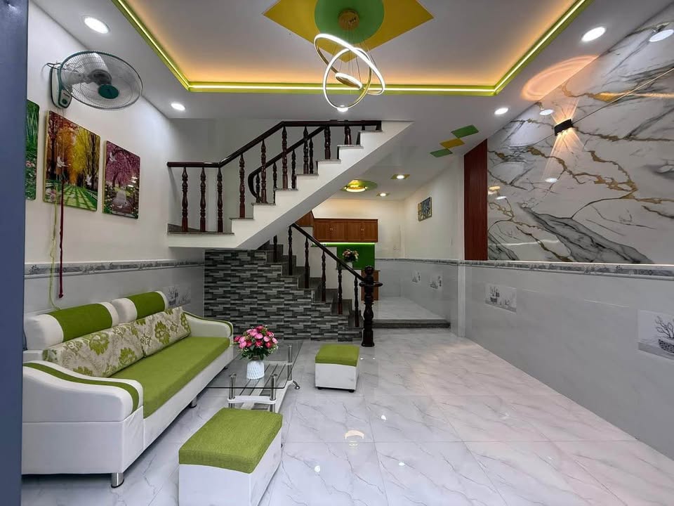 Nhà phố Bà Điểm Hóc Môn 40m² giá 1.75 tỷ - Sẵn sàng vào ở ngay!