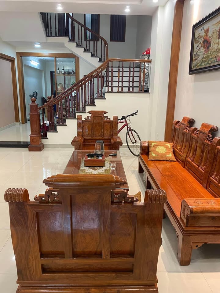 Nhà mặt phố 3 tầng Ngọc Châu Hải Dương 72m² giá 5.3 tỷ - Kinh doanh thuận lợi!