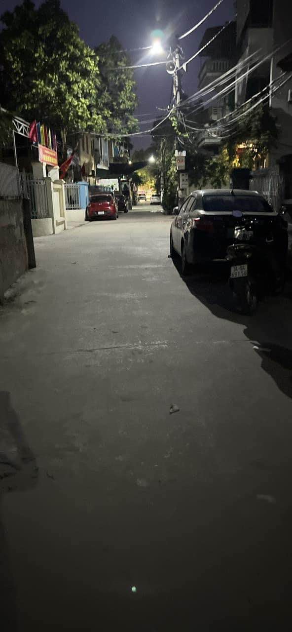 Nhà 2.5 tầng Ngõ phố Khúc Thừa Dụ - 57m² giá 2.3 tỷ - Tiềm năng mở spa!