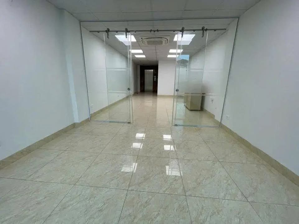 Cho thuê mặt bằng kinh doanh tại Cầu Giấy 50m² - Đường phố rộng rãi, ô tô tránh