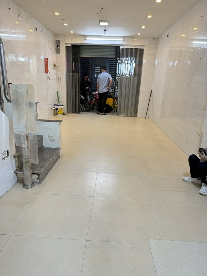 Nhà nguyên căn 84 ngõ 82 Yên Lãng, Đống Đa, 35m² - Vị trí đẹp, cho thuê ngay!