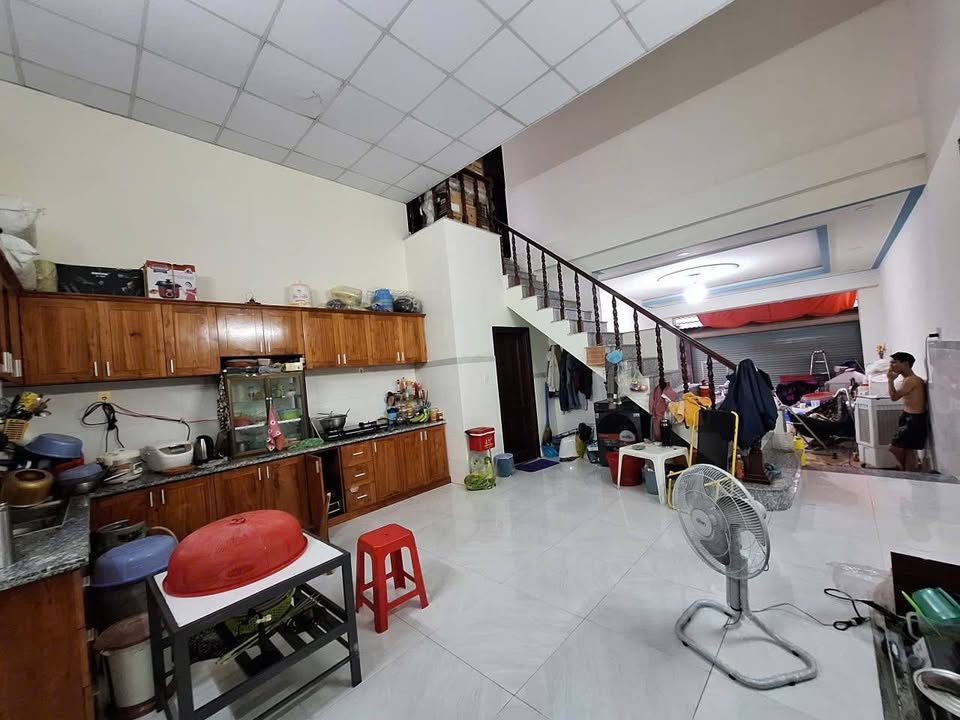 Nhà 2 tầng Chính Chủ 109m² giá 6 tỷ - Gần Trường Học & KCN Thủ Đức!