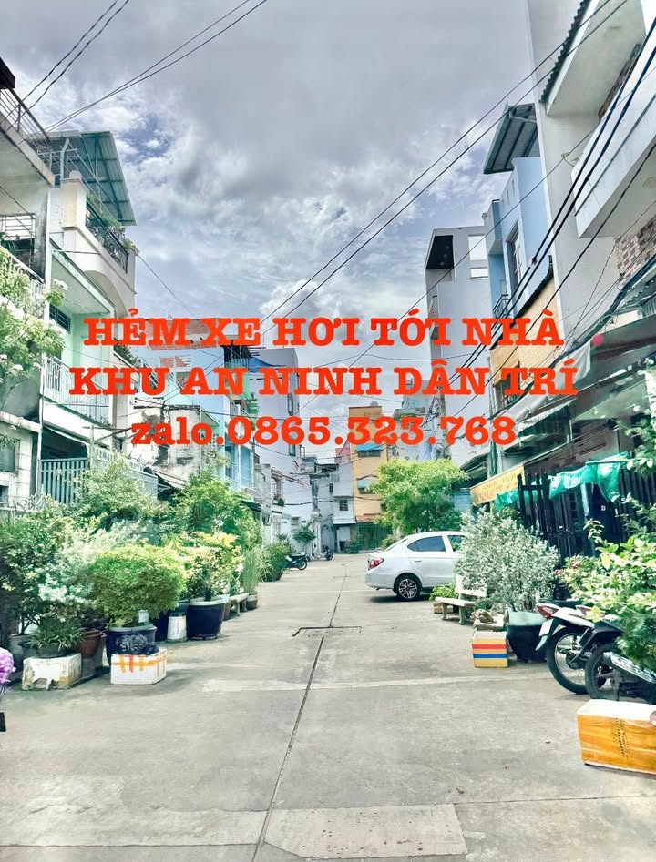 Nhà 2 tầng Lạc Long Quân Q11 49m² giá 6 tỷ - Tiềm năng sửa chữa và xây mới!