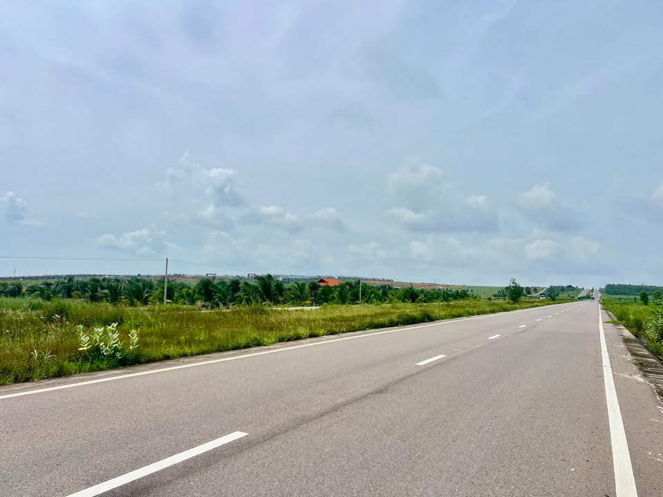 Đất mặt tiền đường ven biển Tiến Thành 47968m² giá 43.17 tỷ - Tiềm năng đầu tư vượt trội!