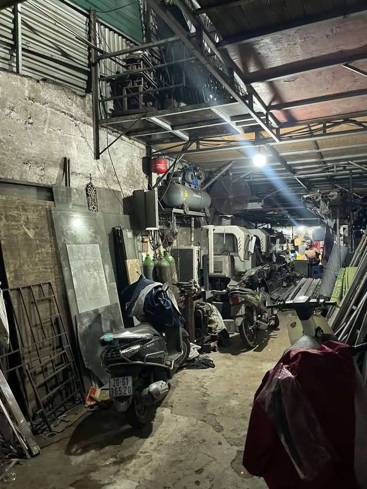 Bán gấp nhà mặt phố Bùi Xương Trạch, Thanh Xuân - Diện tích 80m², giá chỉ 9 tỷ!